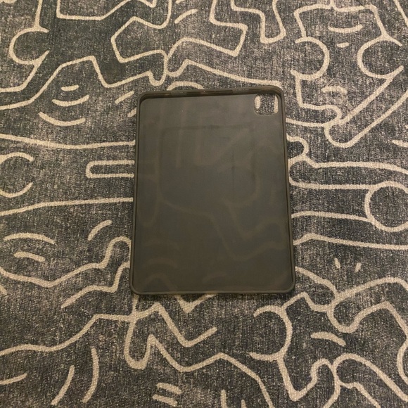 iPad pro case 11 frosted black like new - Picture 5 of 5